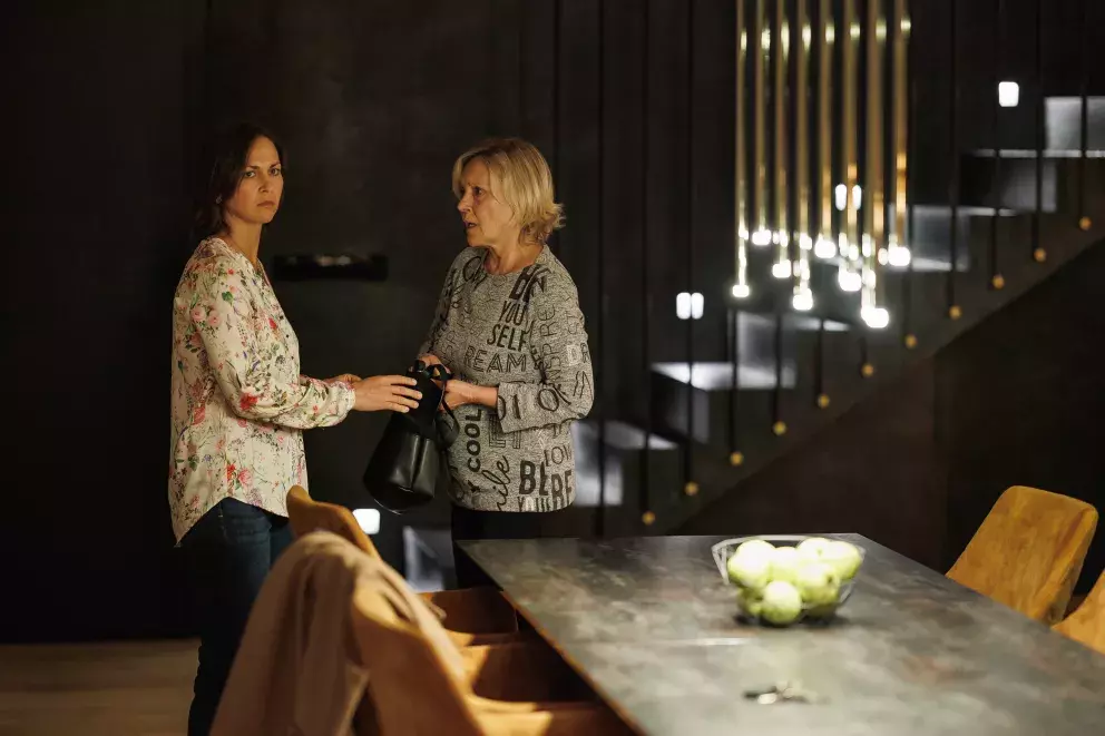 <p>Nekonečný seriál Ulice sleduje dramatické osudy několika rodin žijících v sousedství</p>
