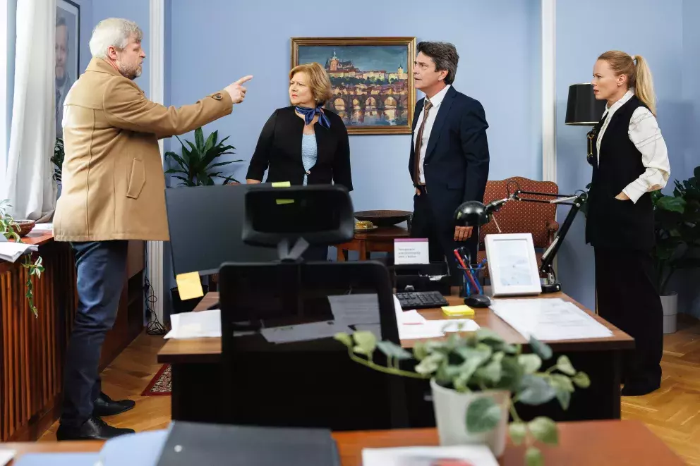 <p>Nekonečný seriál Ulice sleduje dramatické osudy několika rodin žijících v sousedství</p>
