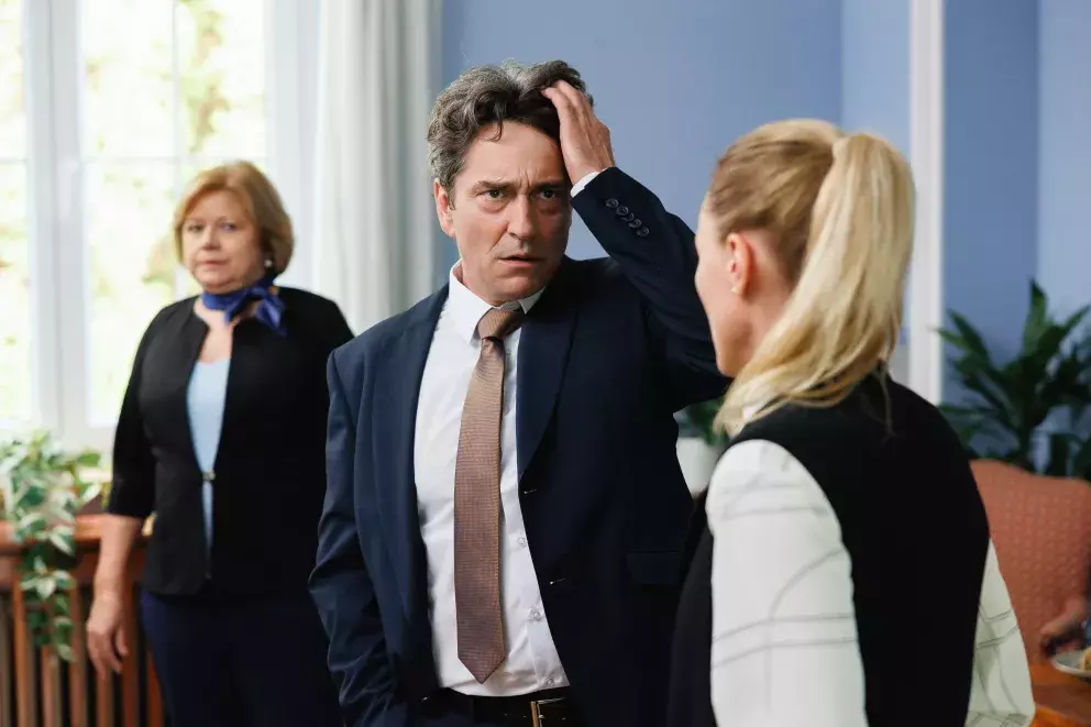 <p>Nekonečný seriál Ulice sleduje dramatické osudy několika rodin žijících v sousedství</p>
