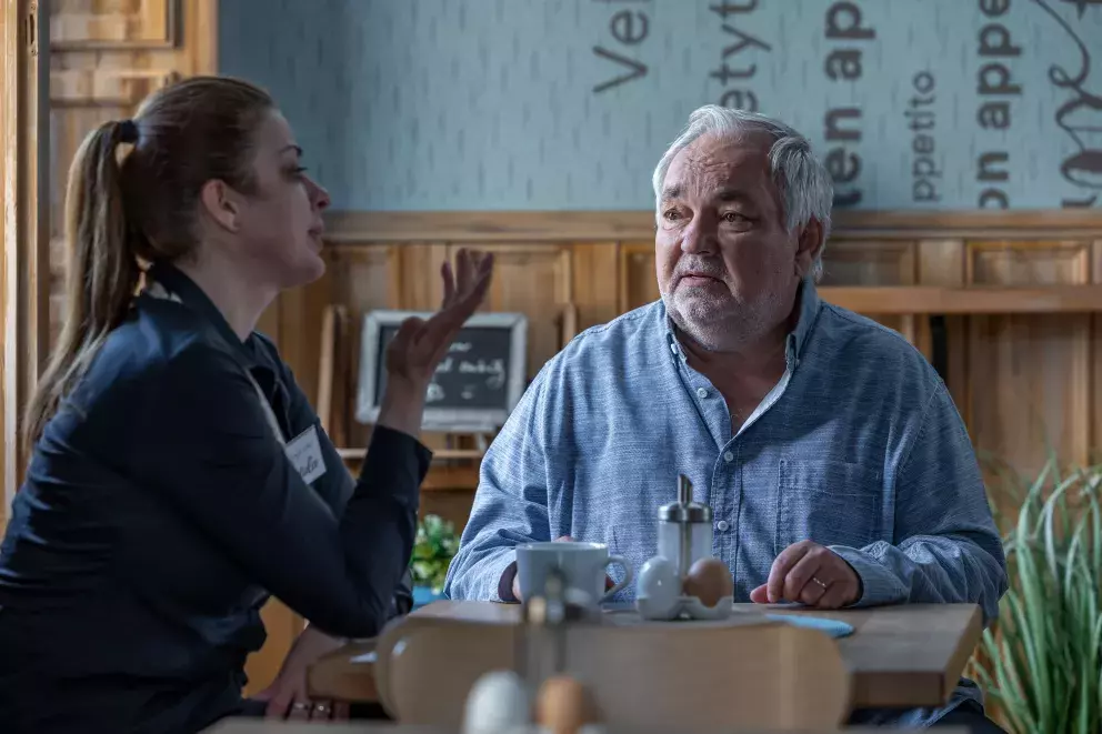 <p>Nekonečný seriál Ulice sleduje dramatické příběhy několika rodin v sousedství</p>
