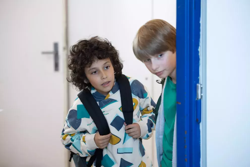 <p>Nekonečný seriál Ulice sleduje dramatické příběhy několika rodin v sousedství</p>
