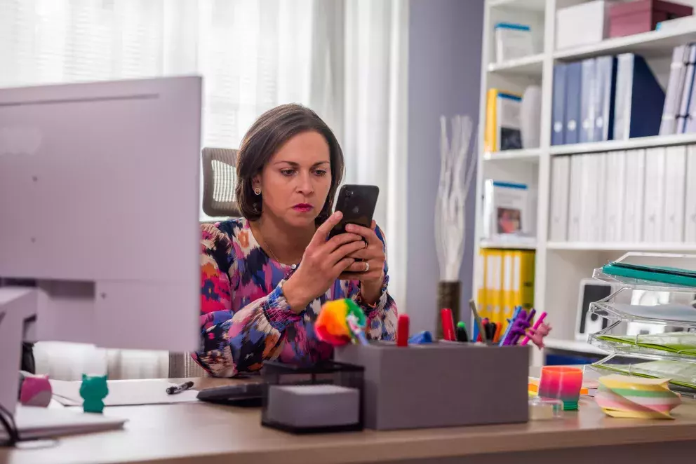 <p>Nekonečný seriál Ulice sleduje dramatické příběhy několika rodin v sousedství</p>
