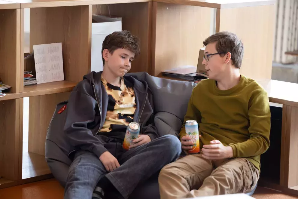 <p>Nekonečný seriál Ulice sleduje dramatické příběhy několika rodin v sousedství</p>
