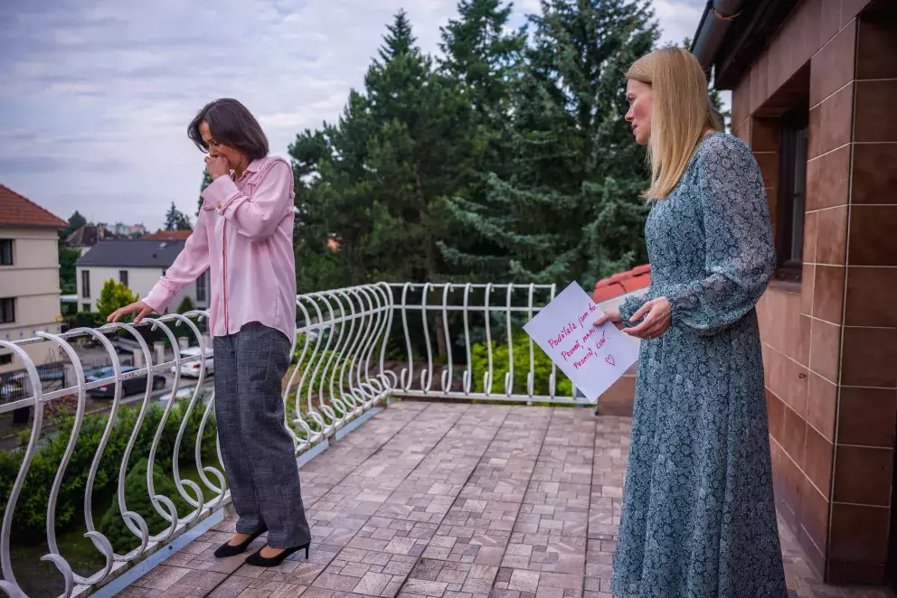 <p>Nekonečný seriál Ulice sleduje dramatické příběhy několika rodin v sousedství</p>
