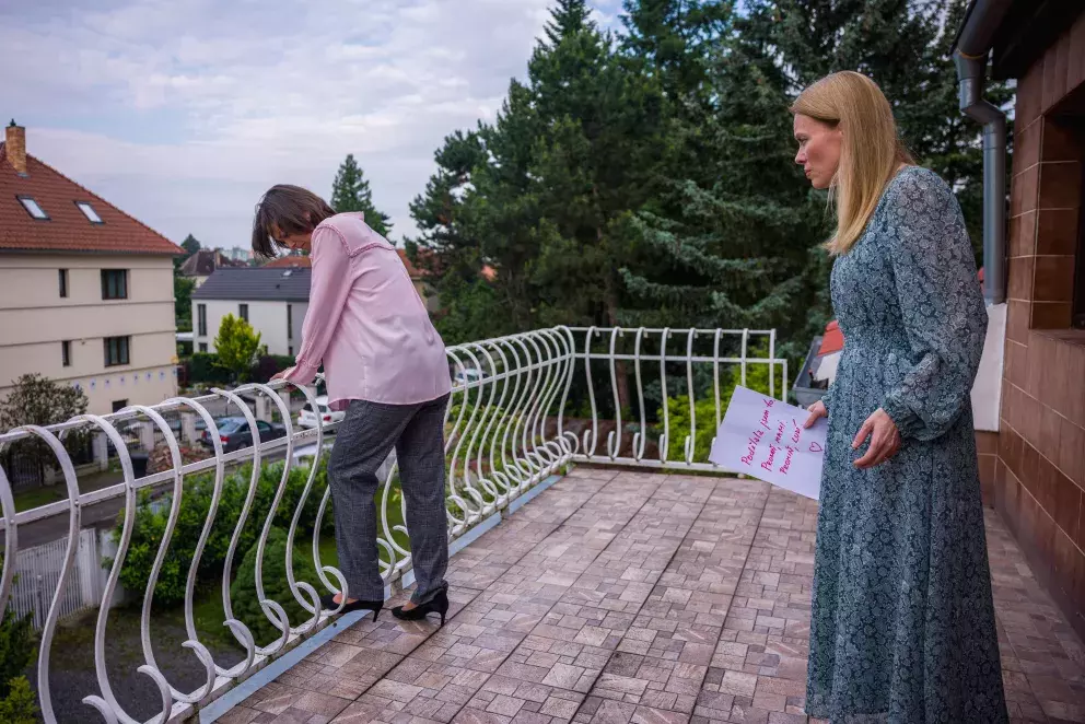 <p>Nekonečný seriál Ulice sleduje dramatické příběhy několika rodin v sousedství</p>
