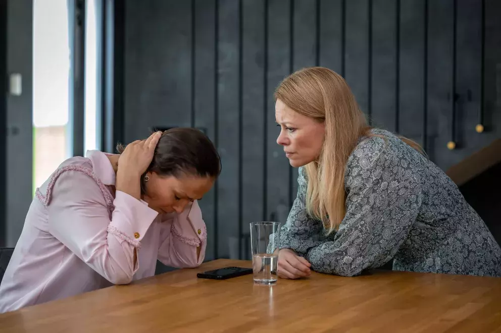 <p>Nekonečný seriál Ulice sleduje dramatické příběhy několika rodin v sousedství</p>
