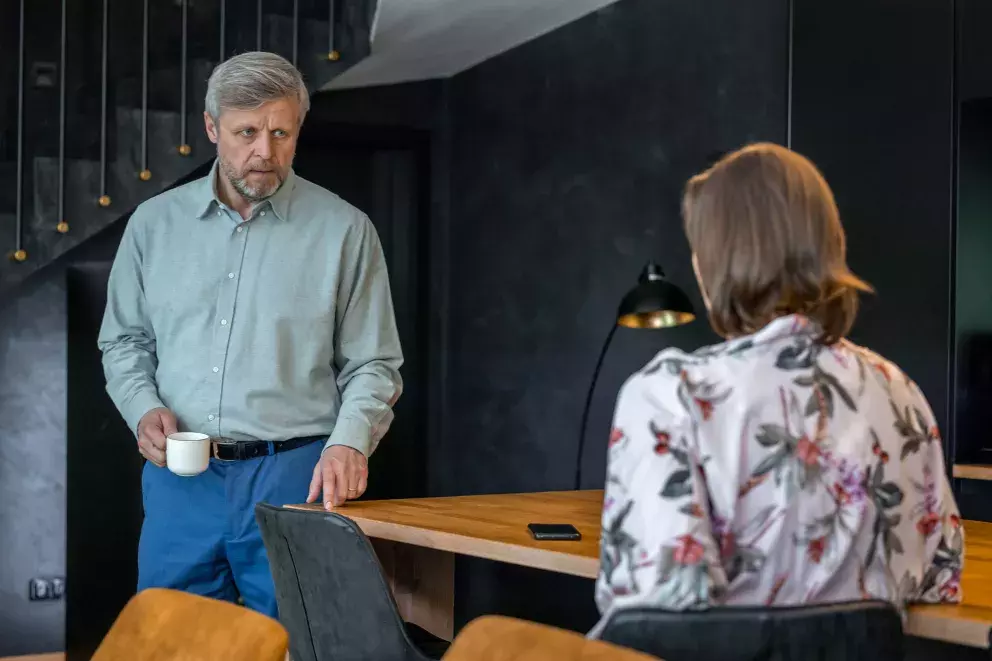 <p>Nekonečný seriál Ulice sleduje dramatické příběhy několika rodin v sousedství</p>
