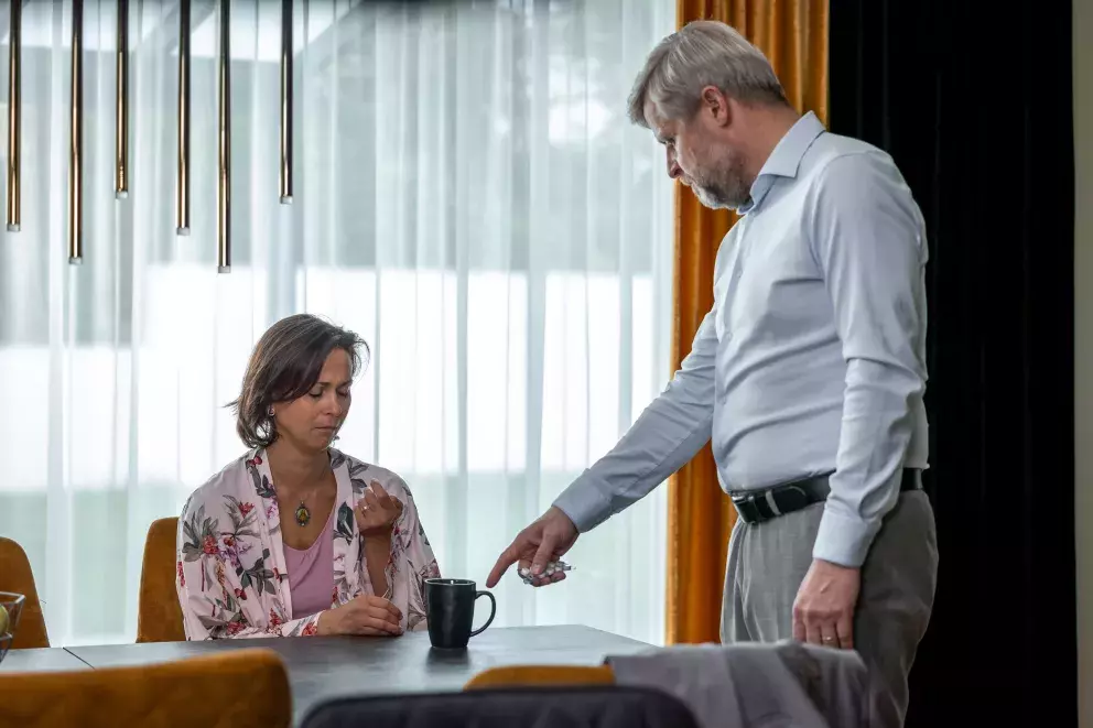 <p>Nekonečný seriál Ulice sleduje dramatické příběhy několika rodin v sousedství</p>
