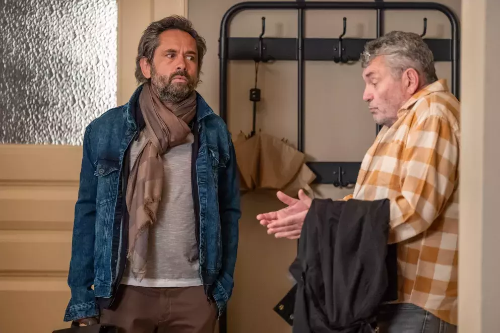 <p>Nekonečný seriál Ulice sleduje dramatické příběhy několika rodin v sousedství</p>
