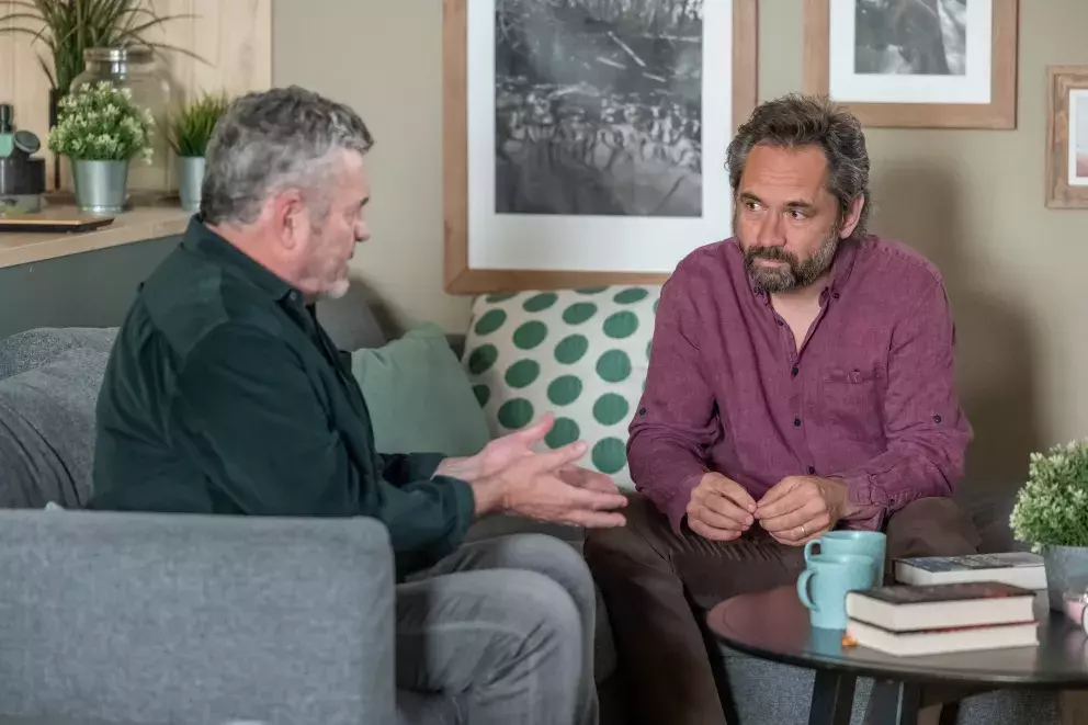 <p>Nekonečný seriál Ulice sleduje dramatické příběhy několika rodin v sousedství</p>
