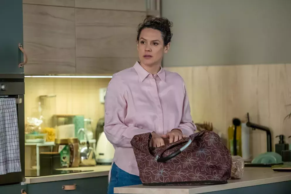 <p>Nekonečný seriál Ulice sleduje dramatické příběhy několika rodin v sousedství</p>
