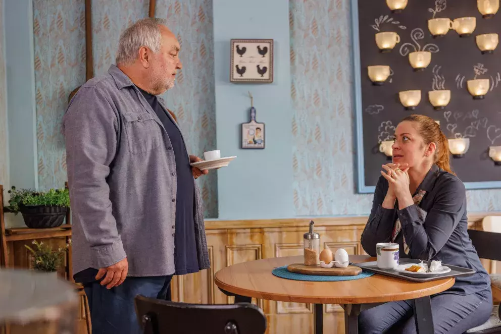 <p>Nekonečný seriál Ulice sleduje dramatické osudy několika rodin žijících v sousedství</p>
