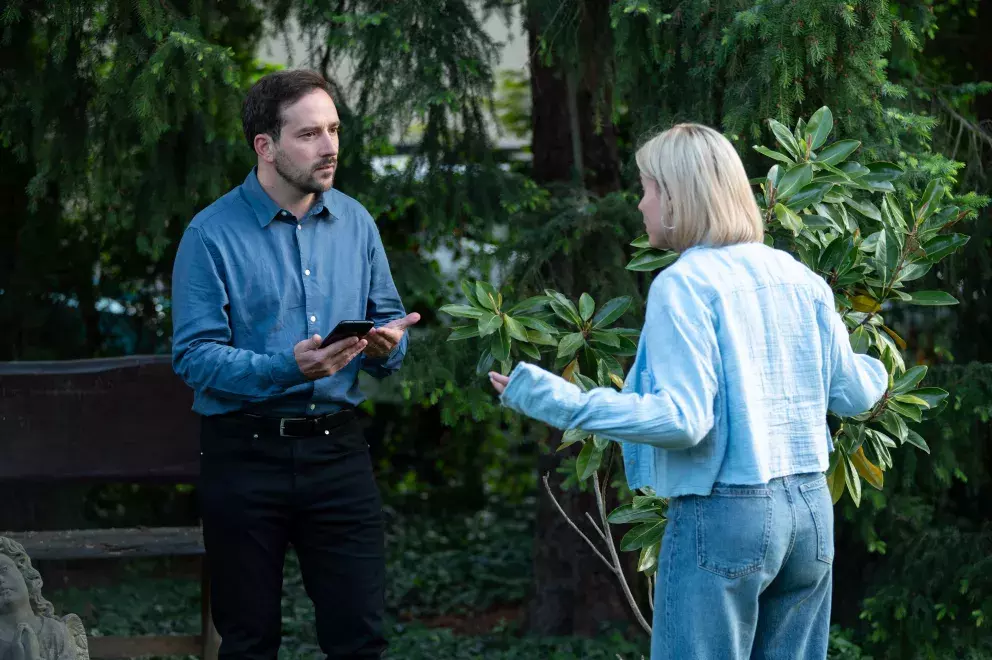 <p>Nekonečný seriál Ulice sleduje dramatické osudy několika rodin žijících v sousedství</p>
