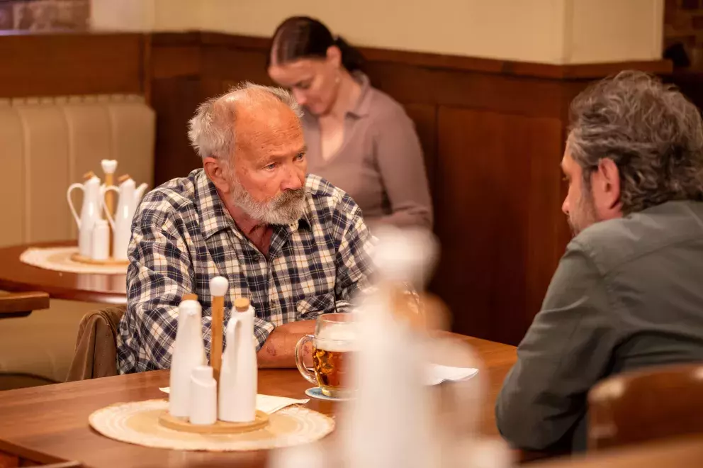 <p>Nekonečný seriál Ulice sleduje dramatické osudy několika rodin žijících v sousedství</p>
