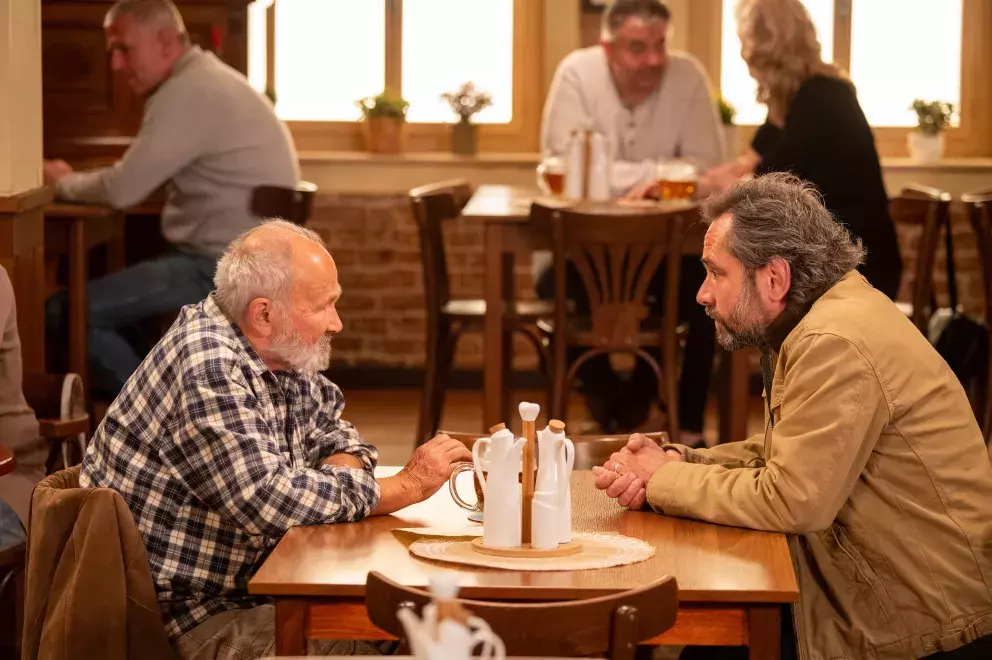 <p>Nekonečný seriál Ulice sleduje dramatické osudy několika rodin žijících v sousedství</p>
