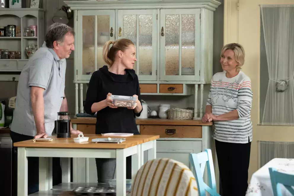 <p>Nekonečný seriál Ulice sleduje dramatické osudy několika rodin žijících v sousedství</p>
