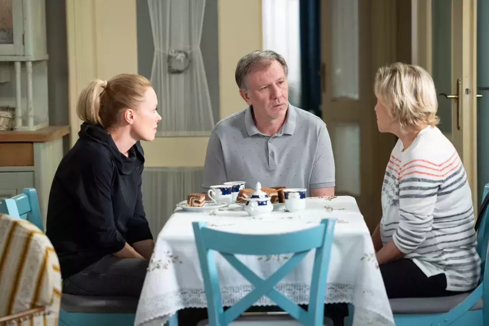 <p>Nekonečný seriál Ulice sleduje dramatické osudy několika rodin žijících v sousedství</p>
