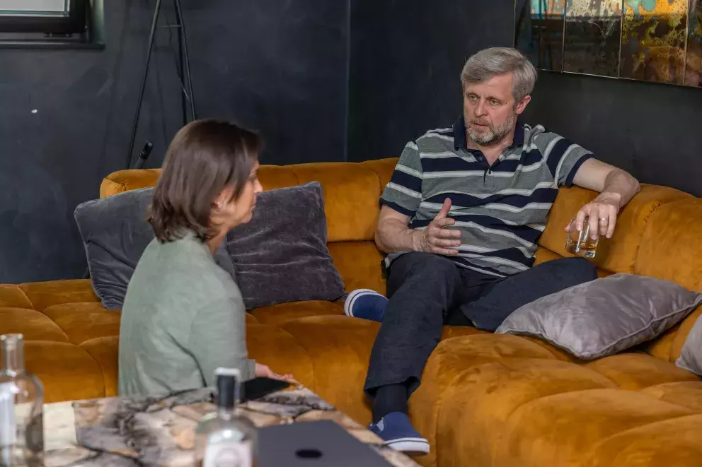 <p>Nekonečný seriál Ulice sleduje dramatické osudy několika rodin žijících v sousedství</p>
