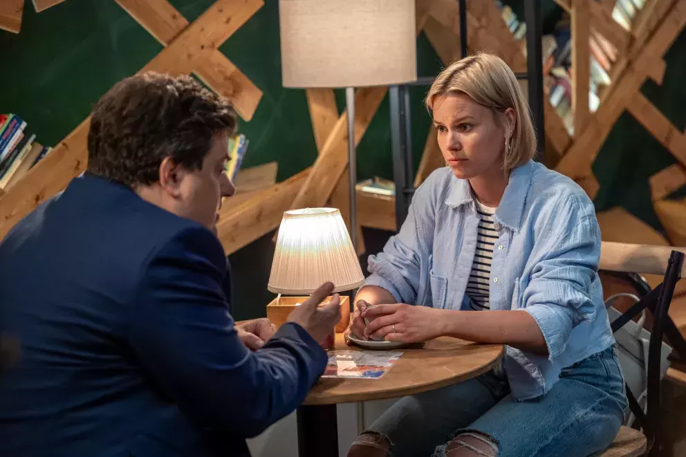 <p>Nekonečný seriál Ulice sleduje dramatické osudy několika rodin žijících v sousedství</p>
