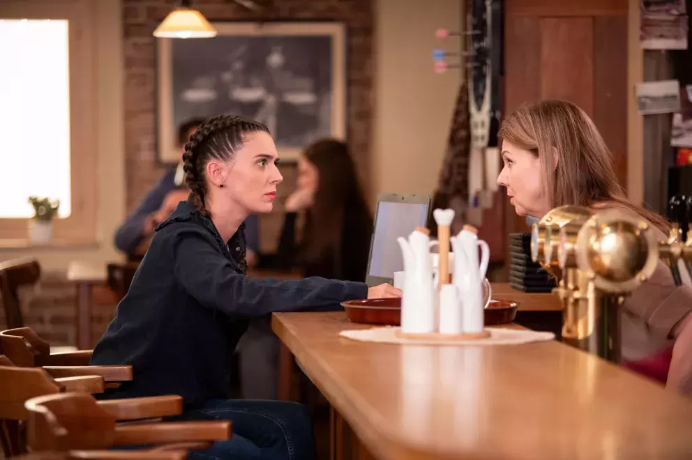 <p>Nekonečný seriál Ulice sleduje dramatické osudy několika rodin žijících v sousedství</p>
