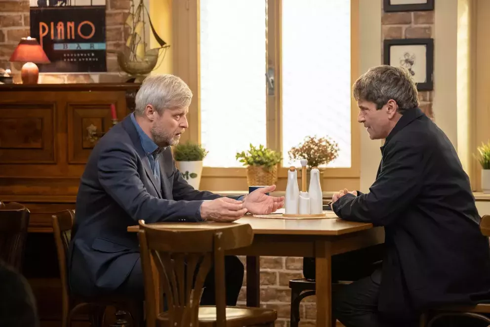 <p>Nekonečný seriál Ulice sleduje dramatické osudy několika rodin žijících v sousedství</p>
