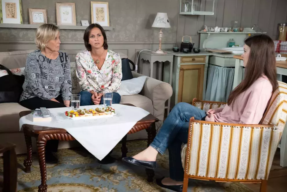 <p>Nekonečný seriál Ulice sleduje dramatické osudy několika rodin žijících v sousedství</p>
