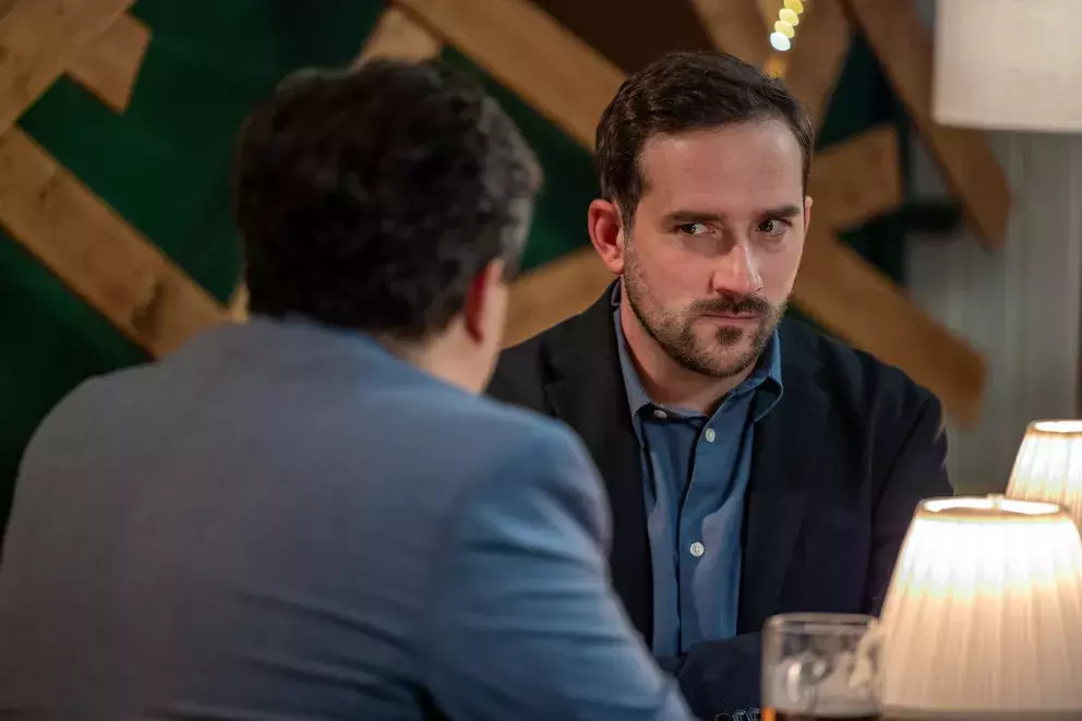 <p>Nekonečný seriál Ulice sleduje dramatické osudy několika rodin žijících v sousedství</p>
