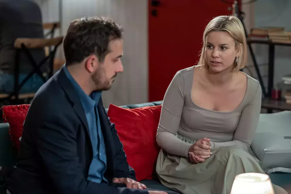 <p>Nekonečný seriál Ulice sleduje dramatické osudy několika rodin žijících v sousedství</p>
