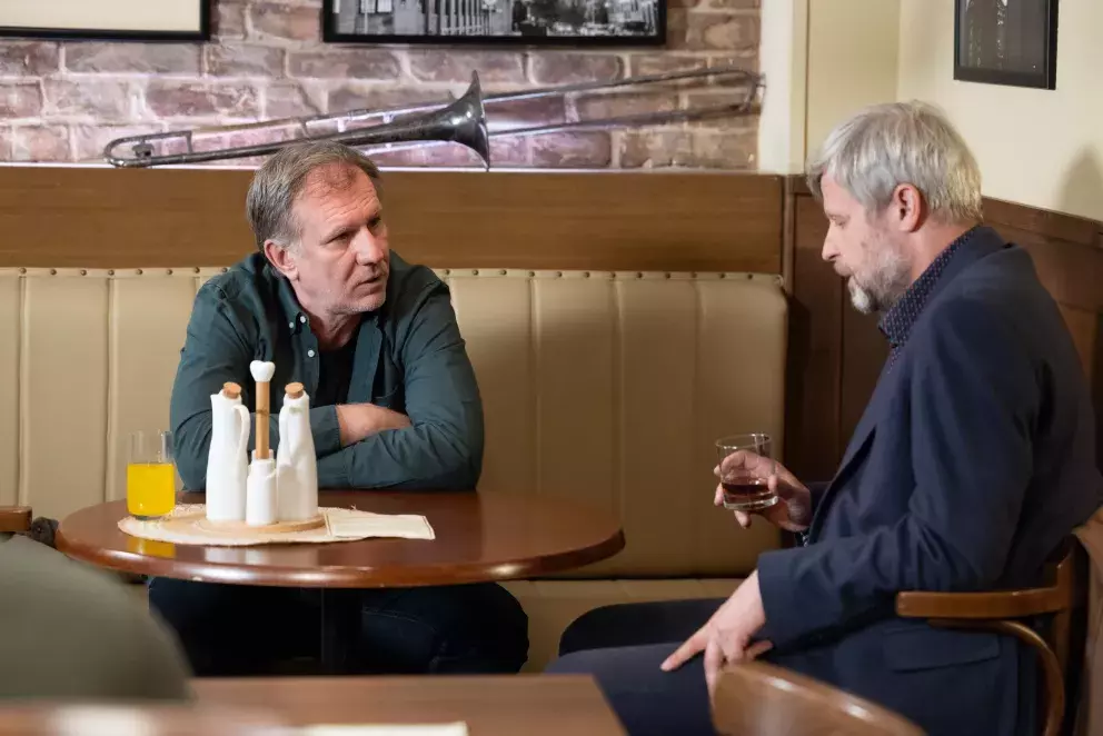 <p>Nekonečný seriál Ulice sleduje dramatické osudy několika rodin žijících v sousedství</p>
