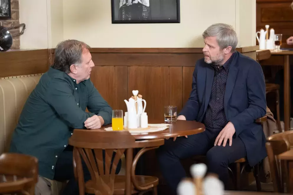 <p>Nekonečný seriál Ulice sleduje dramatické osudy několika rodin žijících v sousedství</p>
