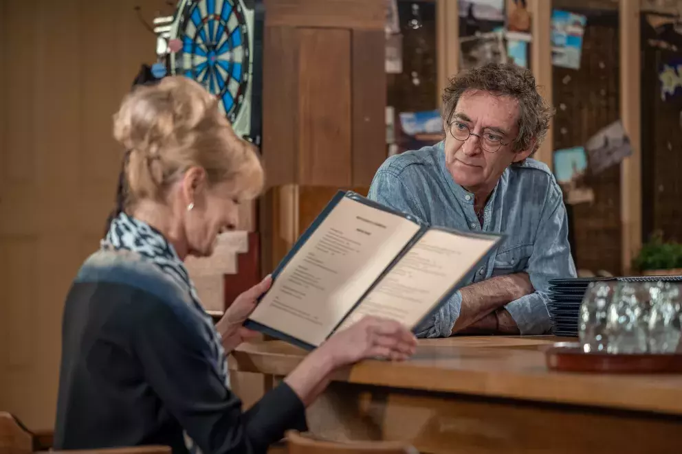 <p>Nekonečný seriál Ulice sleduje dramatické osudy několika rodin žijících v sousedství</p>
