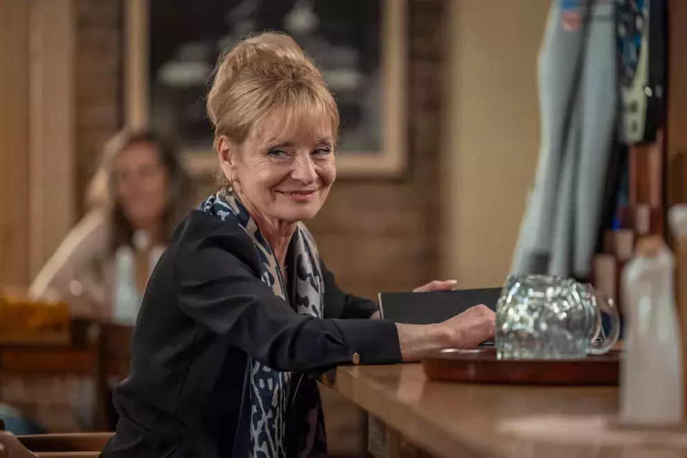 <p>Nekonečný seriál Ulice sleduje dramatické osudy několika rodin žijících v sousedství</p>
