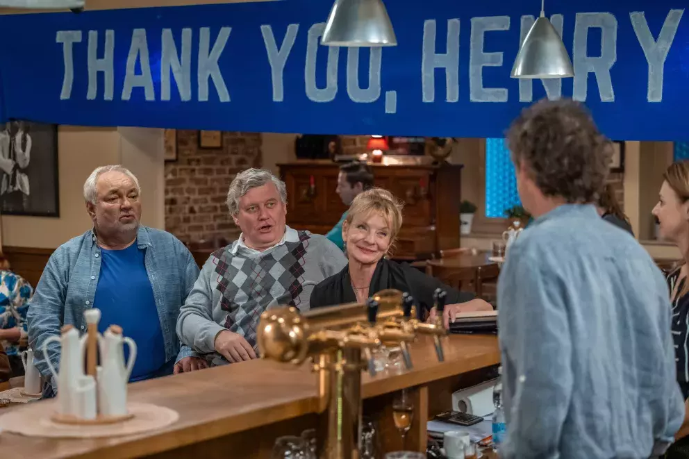 <p>Nekonečný seriál Ulice sleduje dramatické osudy několika rodin žijících v sousedství</p>
