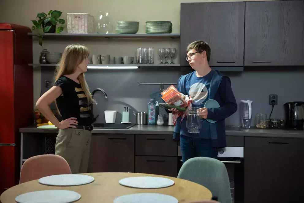 <p>Nekonečný seriál Ulice sleduje dramatické osudy několika rodin žijících v sousedství</p>
