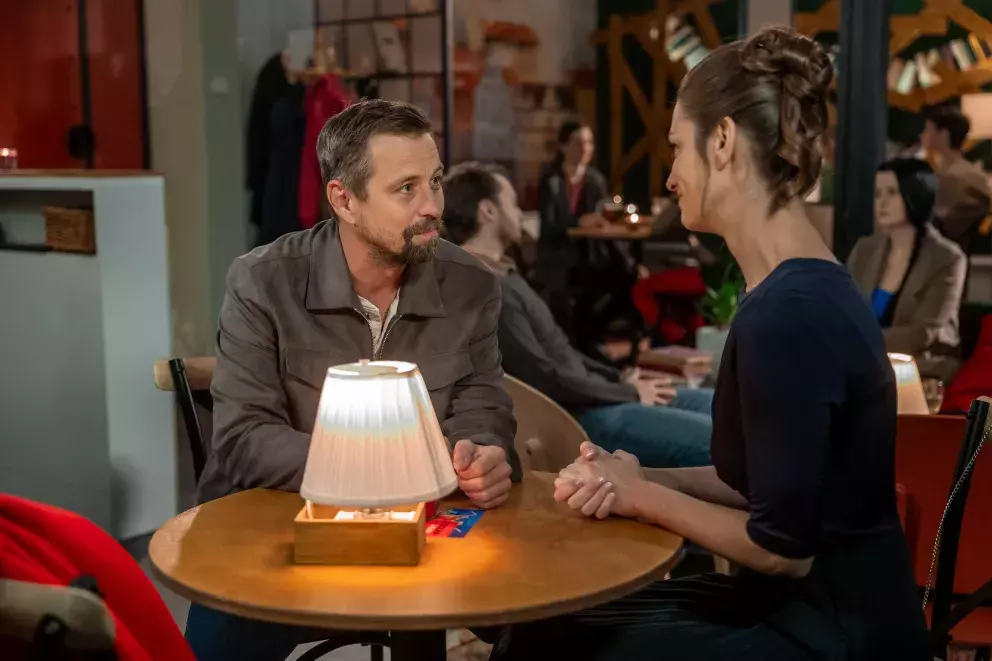 <p>Nekonečný seriál Ulice sleduje dramatické osudy několika rodin žijících v sousedství</p>
