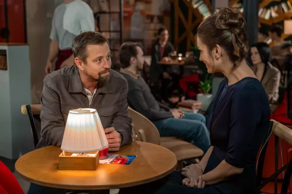 <p>Nekonečný seriál Ulice sleduje dramatické osudy několika rodin žijících v sousedství</p>
