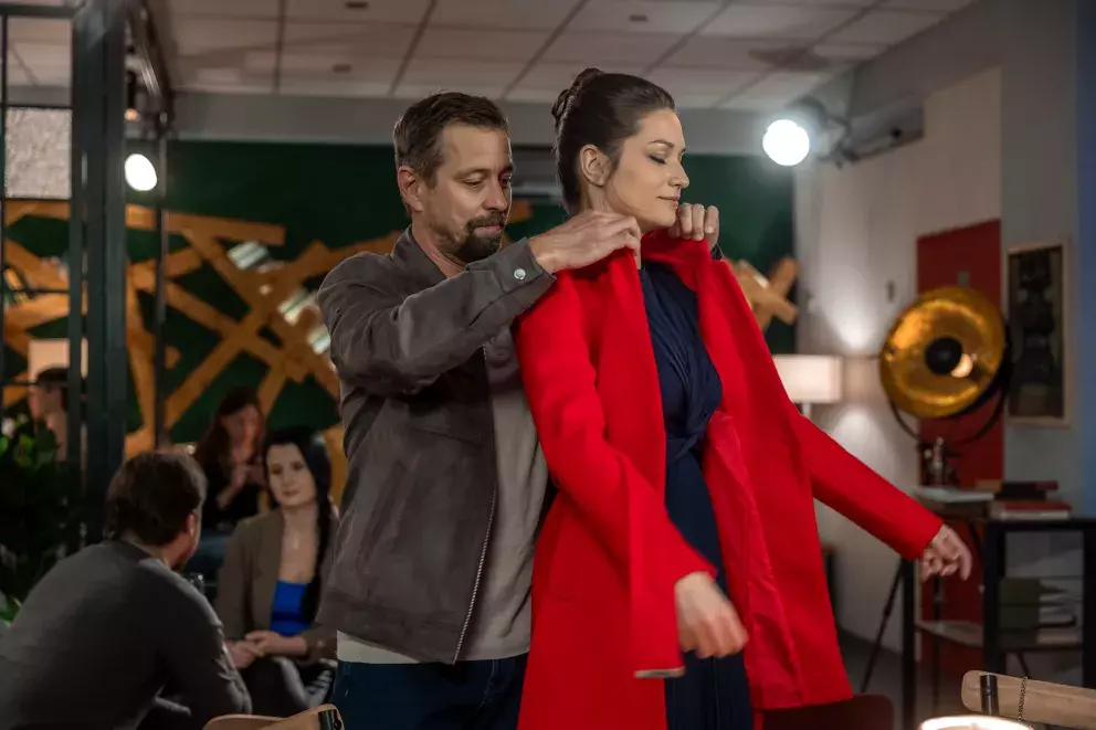 <p>Nekonečný seriál Ulice sleduje dramatické osudy několika rodin žijících v sousedství</p>
