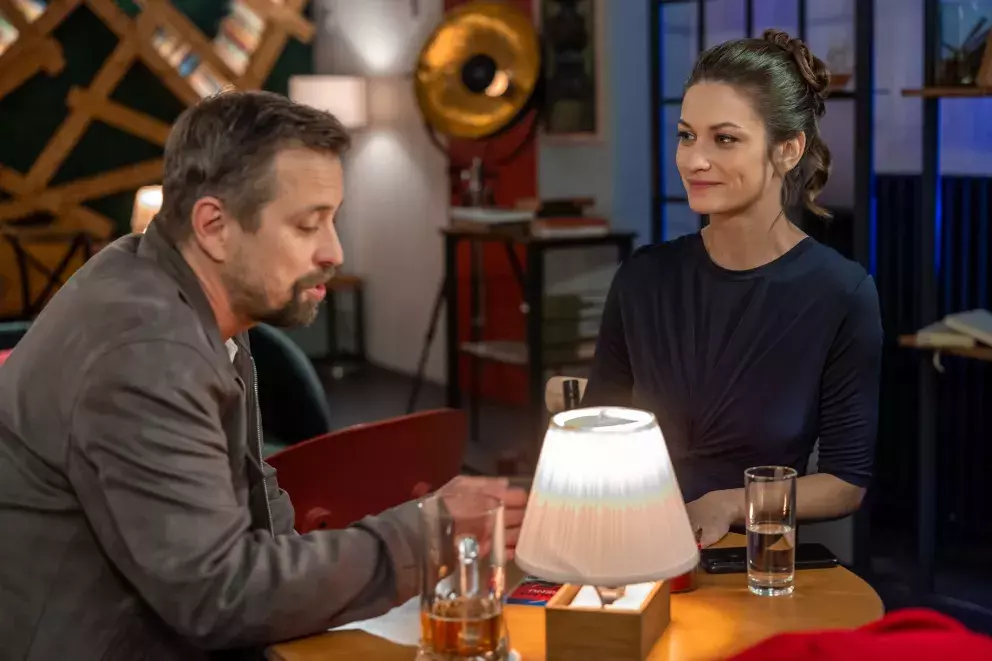 <p>Nekonečný seriál Ulice sleduje dramatické osudy několika rodin žijících v sousedství</p>
