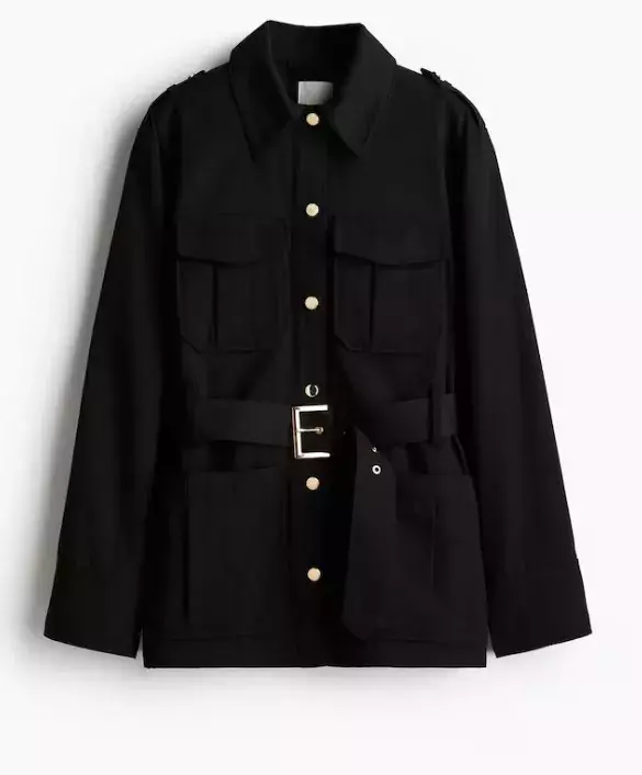 Sako s páskem a kapucí, H&M, 1 199 Kč