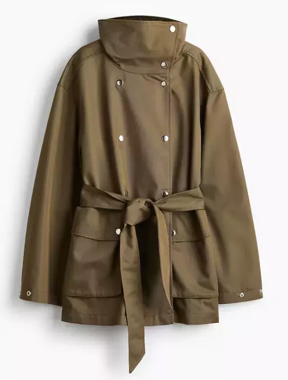 Keprová bunda s vázacím páskem, H&M, 1 459 Kč