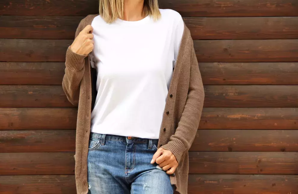 Hnědá je typickou podzimní barvou, je nenápadná a vypadá skvěle