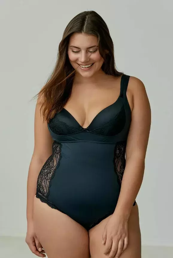 Stahovací body s krajkou, Ellos Collection, 1 119 Kč