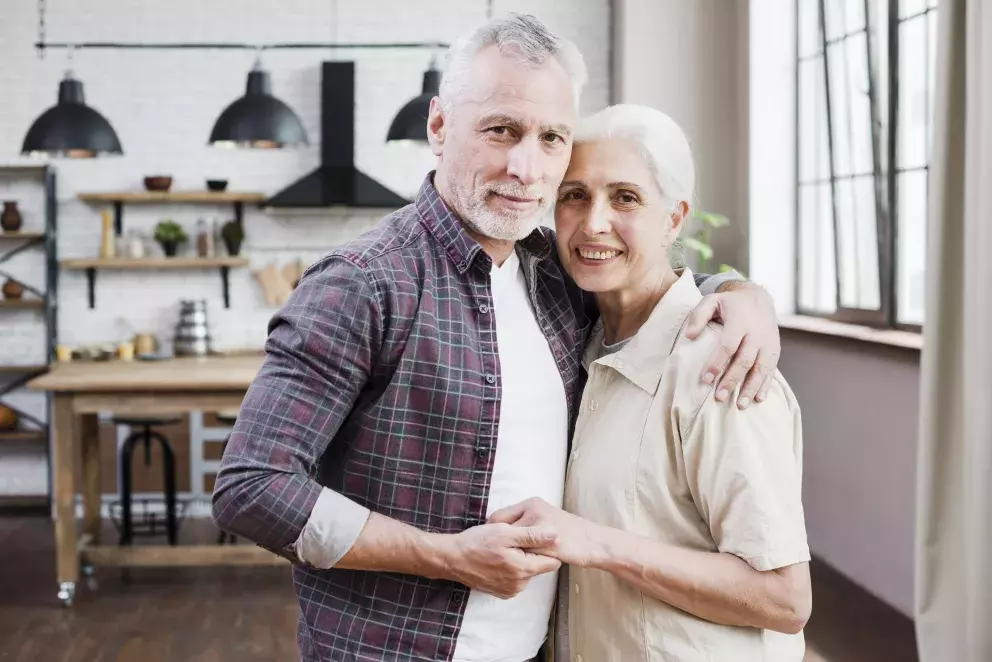 <p>Pan Oldřich rodiče své ženy doma nechce, jenže neví, jak to manželce říct. Nechce ji naštvat, ale dobře ví, jaká ztráta soukromí a vůbec života se s tím spojuje.</p>
