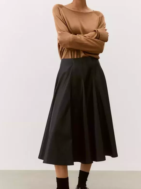 Kolová sukně s povrchovou úpravou, H&M, 1 459 Kč