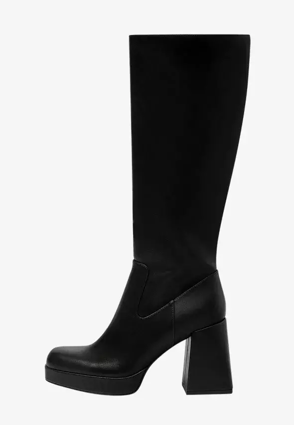 Kozačky na vysokém podpatku, PULL&BEAR, 1 299 Kč