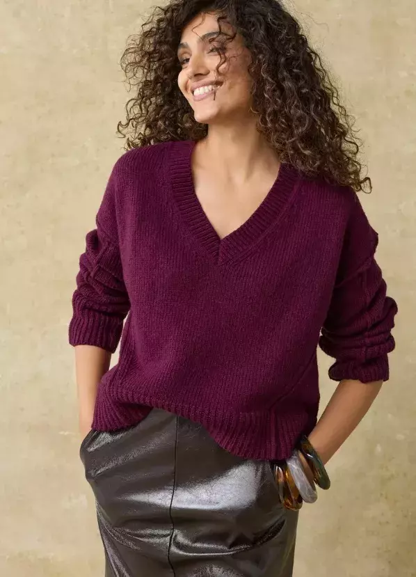 Svetr v barvě bordó, Next, 1 380 Kč