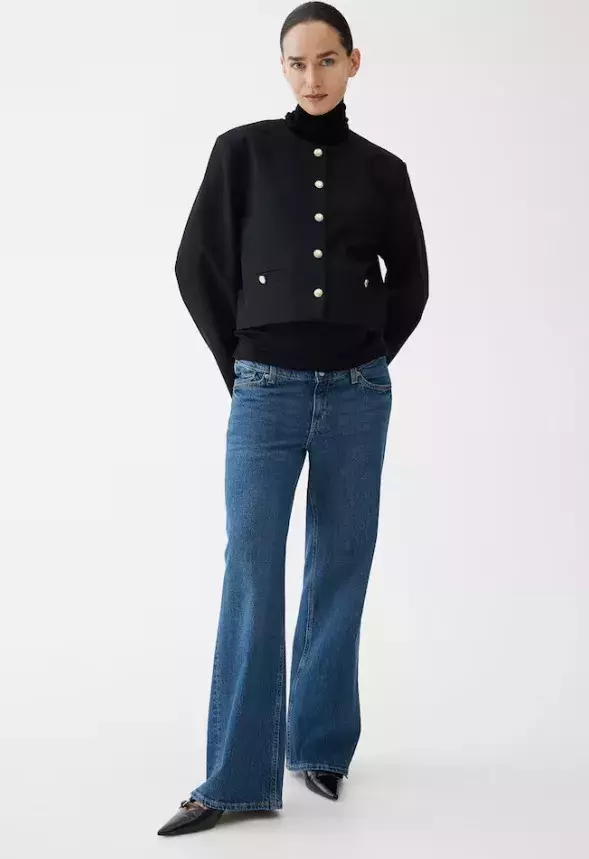 Široké džíny do zvonu, H&M, 1 029 Kč