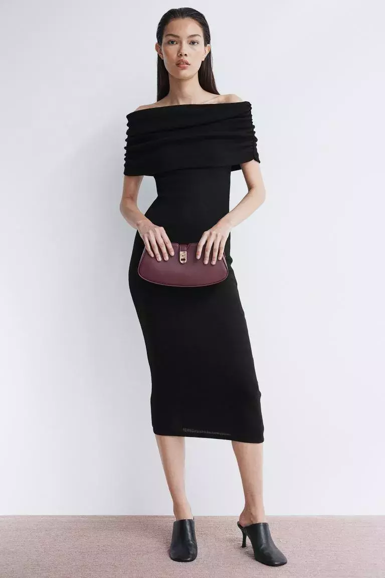 Šaty odhalující ramena, H&M, 719 Kč