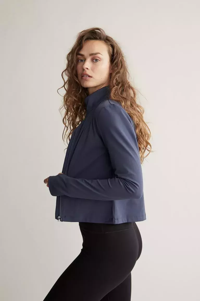 Sportovní bunda na zip z materiálu SoftMove™, H&M, 719 Kč