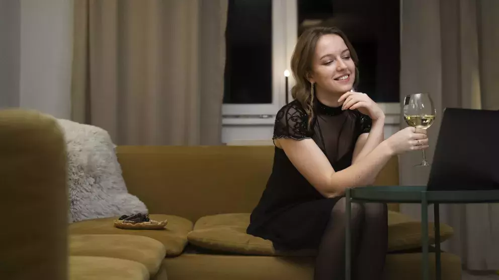 <p>Paní Marie má svou snachu ráda a když porodila dceru a měla problémy, snažila se jí být nápomocná. Dělala vše, o co byla požádána, hlavně aby se snacha moc nenamáhala.</p>
